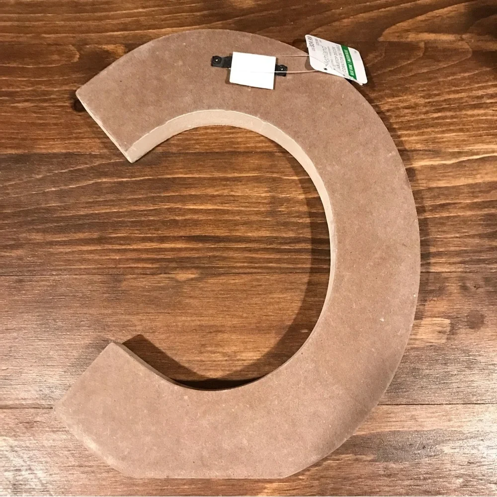 ▪️Whitewashed Letter “C” Decor - Picture 5 of 6